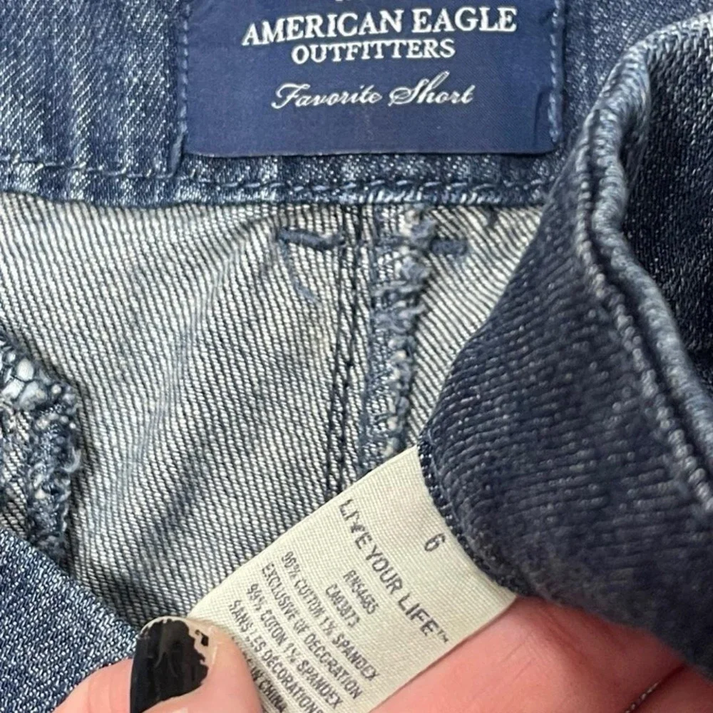 lowrise American Eagle dark wash mini shorts with cute pocket detailing - Picture 3 of 8